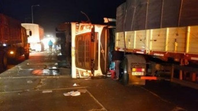 Un muerto en un triple choque de camiones en Dalmacio Vélez