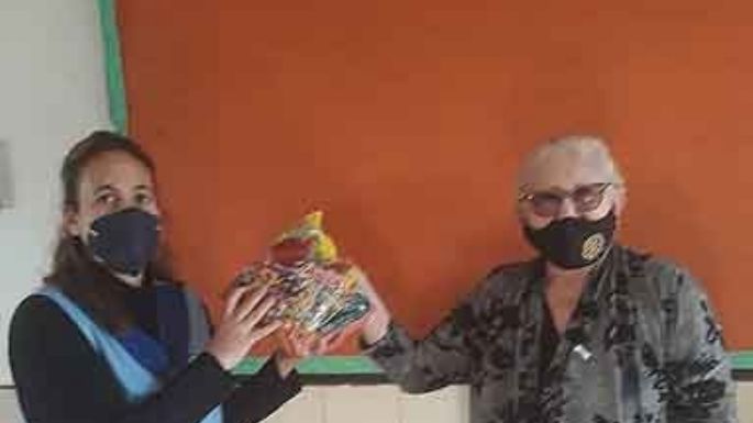 Con regalos para los más chicos