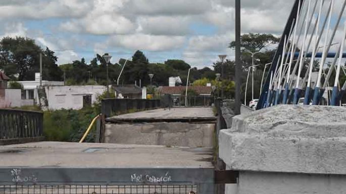 Avanzan en el concurso para las cabeceras del viejo puente caído
