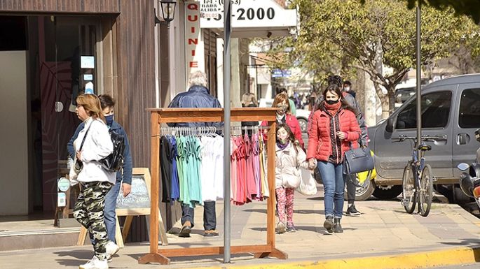 En el primer semestre abrieron 35 comercios por mes y cerraron 20