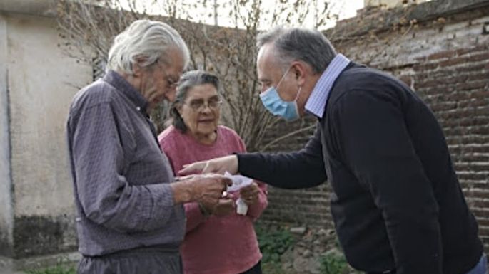 Accastello realiza una campaña a la antigua, casa por casa
