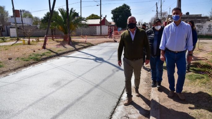 Rosso estuvo en el barrio La Calera, recorriendo las obras de pavimentación