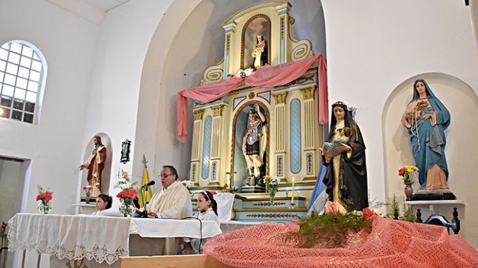 El pueblo venera a Santa Rosa