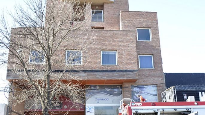 Ardió un departamento y una mamá con sus tres niños perdieron “todo”