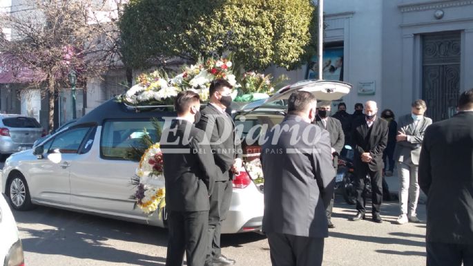 Con profundo dolor, despiden al médico José Luis Garatea