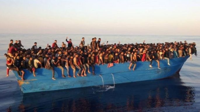Hallaron una barca a la deriva con más de 500 afromigrantes