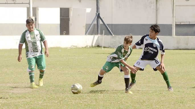 El 21 vuelven los más chicos y el 28 el fútbol femenino