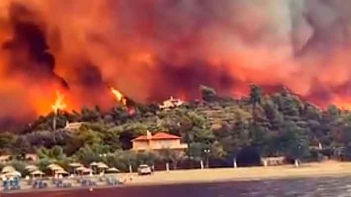 El fuego avanza imparable