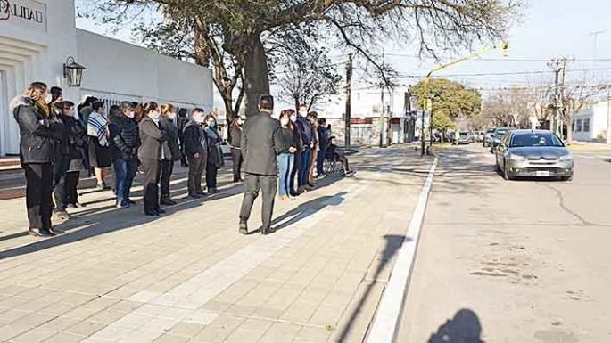 Dolor y despedida de un activo vecino
