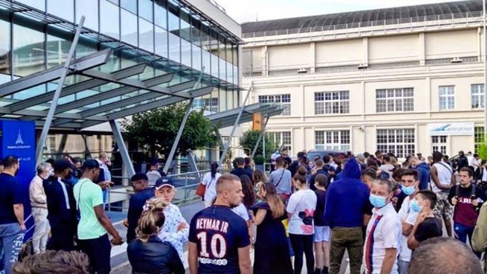 Locura por Messi: fanáticos del PSG se concentraron para esperar al ídolo