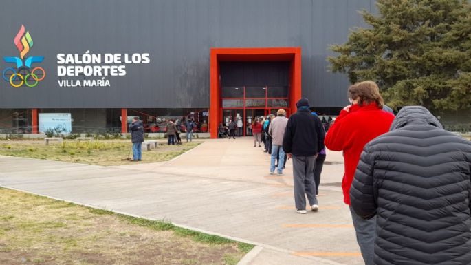 Una gran convocatoria de personas para la aplicación de la segunda dosis