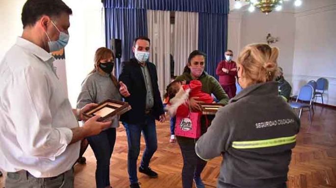 Aplausos para quienes auxiliaron a una beba