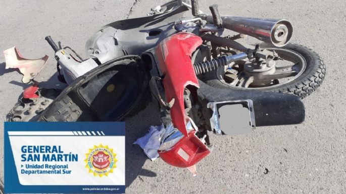 Una motociclista y un automovilista terminaron con lesiones graves tras diversos choques