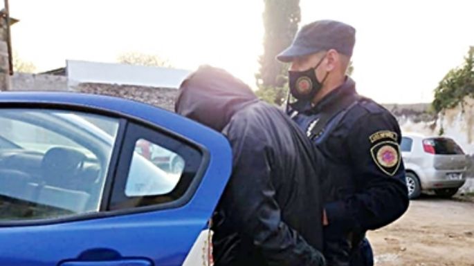 Le arrebató el celular, pero lo detuvieron de inmediato