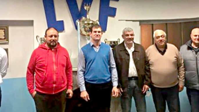 Firmaron un convenio para mejorar los campos de juego