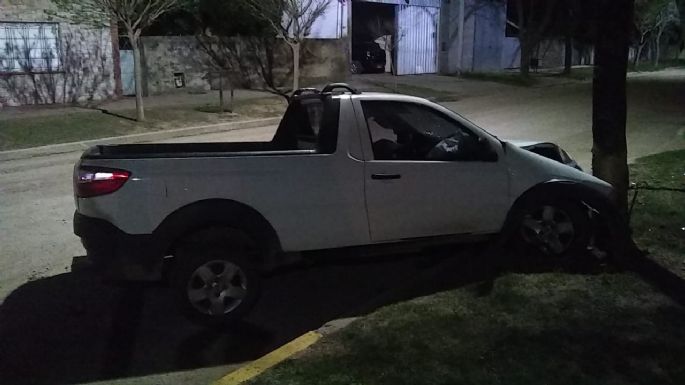 Fuerte choque entre un auto y una moto en La Playosa