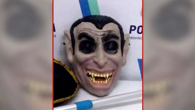 Con una máscara de vampiro, perseguía y amenazaba a personas que practicaban deportes