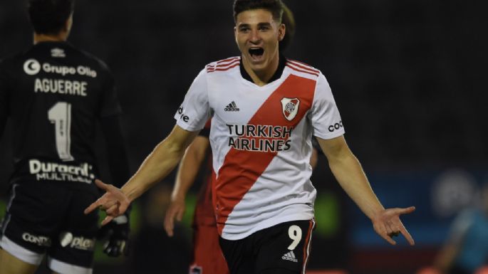 River goleó en Rosario y se acercó a la punta