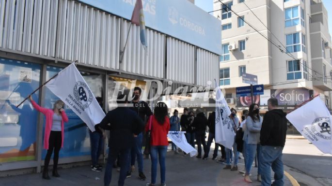 Realizan asamblea frente al Registro de la Propiedad