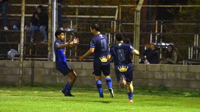 Alumni aseguró su clasificación en el Bosque y hubo pardas en la Placita