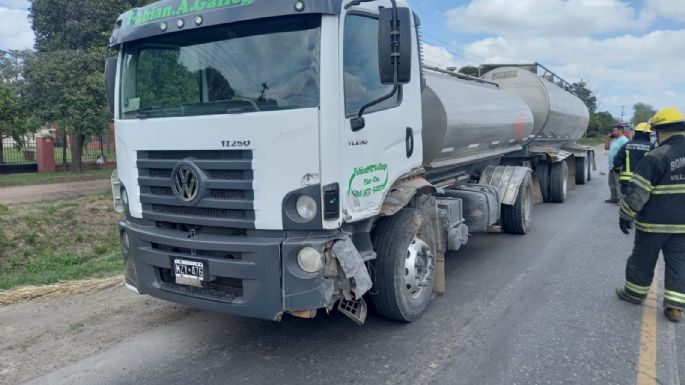 Chocaron un camión y una camioneta frente a la planta Nestlé