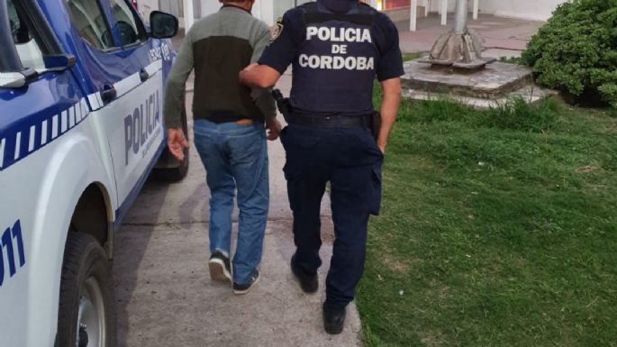Detenido por golpear a un menor de edad