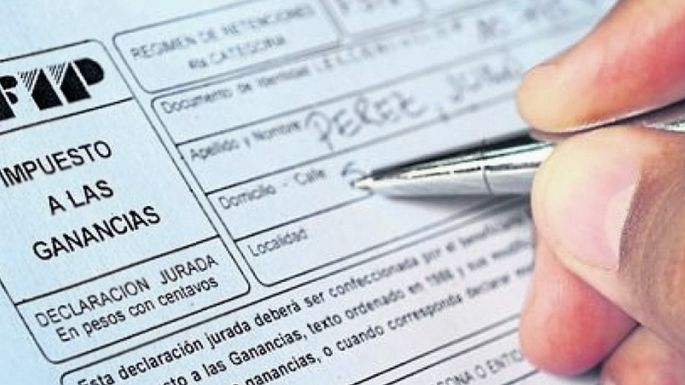 El Gobierno subió a $175.000 el piso a partir del cual los asalariados pagan Ganancias
