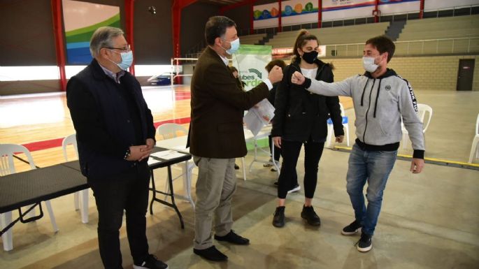 Entregaron más de 200 mil pesos a 14 clubes locales por recolectar basura