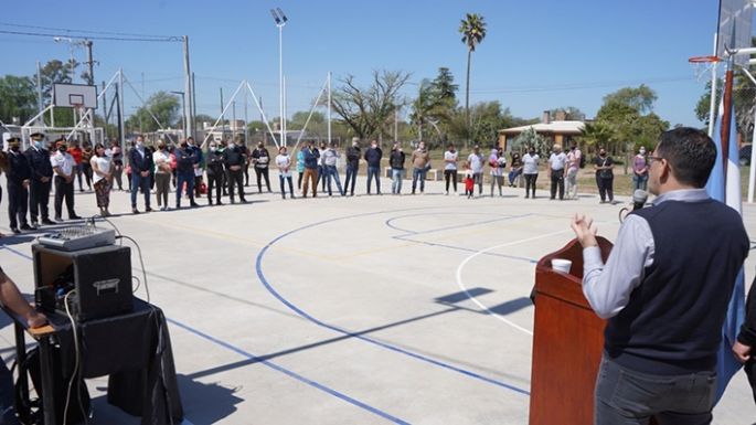 Inauguraron un playón deportivo  y prometieron diversas obras