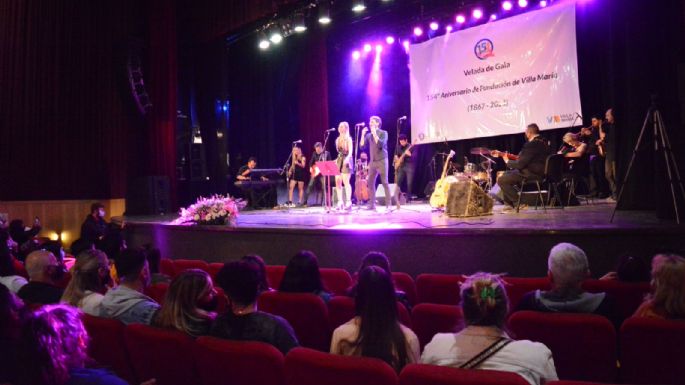 El cumple de la ciudad se inició a pura música