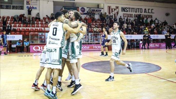 Agónico triunfo de Atenas de Córdoba sobre Regatas