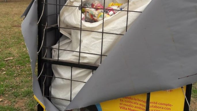 Dañaron los contenedores de las eco-botellas