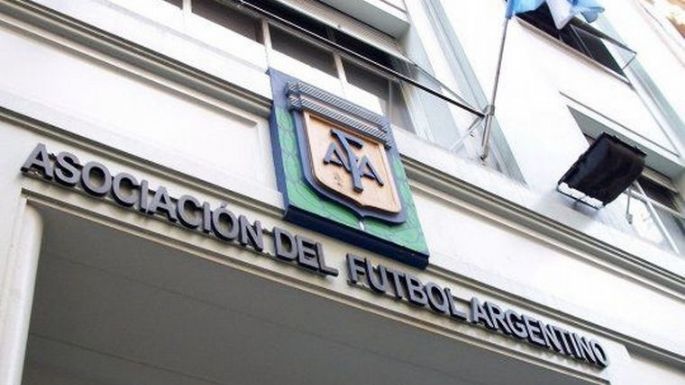 Allanan la AFA y otros clubes por una causa de lavado de dinero y evasión