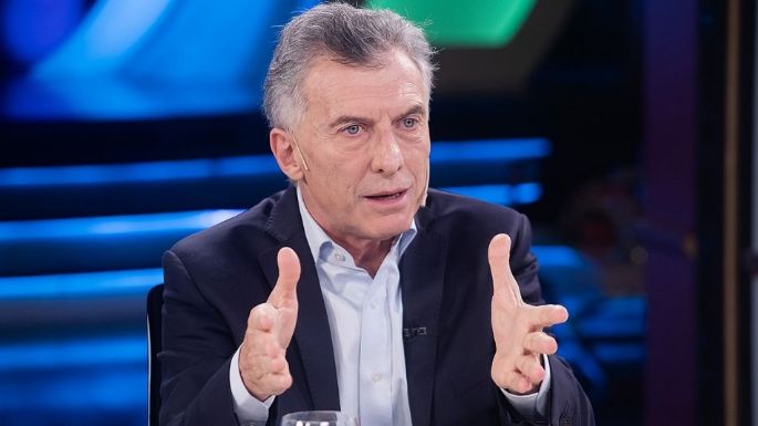 Macri le  pega a Milei