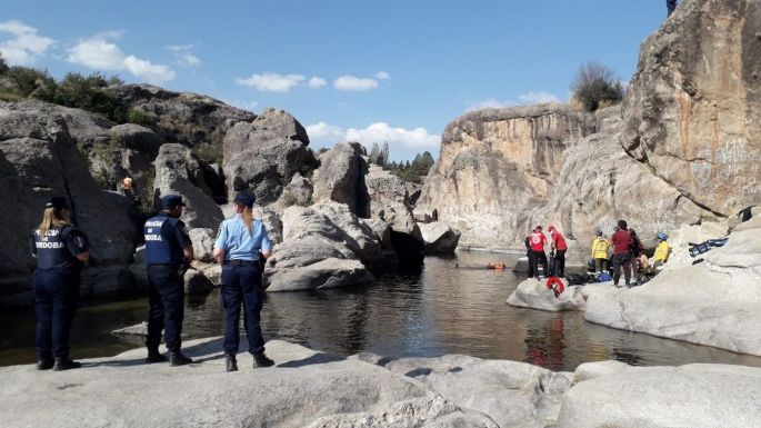 Se ahogó tras arrojarse al río