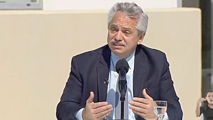 "La solución de la pobreza es el trabajo"