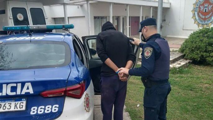 Lo amenazó con un machete y le robó el celular, pero fue detenido