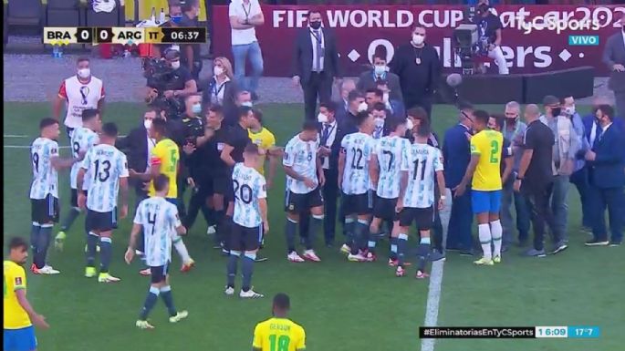 Interrumpen el partido Argentina - Brasil y se retiran los jugadores