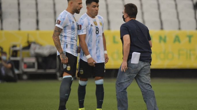 Tras la suspensión del partido, la selección argentina volará a Buenos Aires