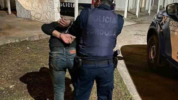 Disturbios en la puerta de la Policía