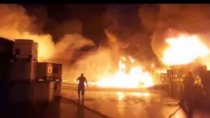 Explosión e incendio en una fábrica de pinturas