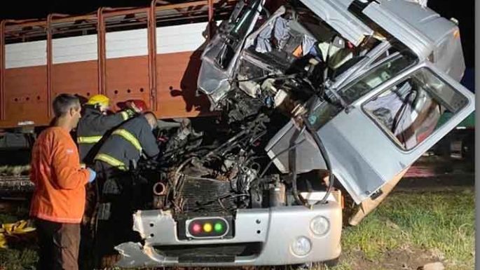 Dos menores muertas al desbarrancarse un auto