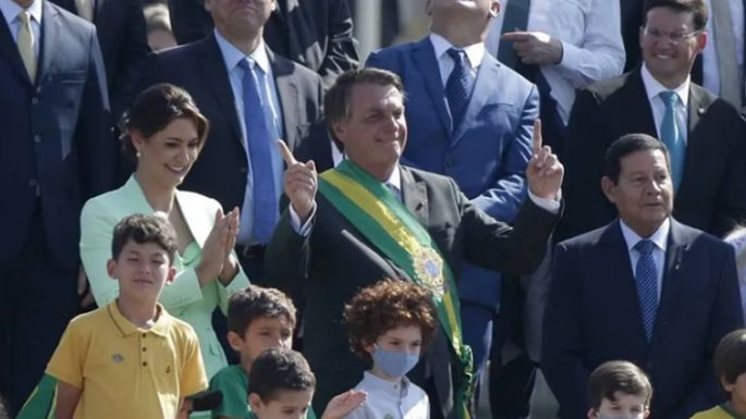 Bolsonaro dice que “sólo Dios” lo sacará del cargo