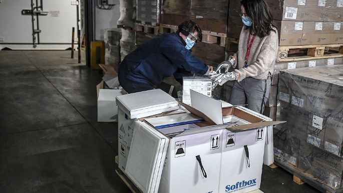 Llegaron las primeras vacunas de Pfizer para adolescentes con riesgo y para segundas dosis