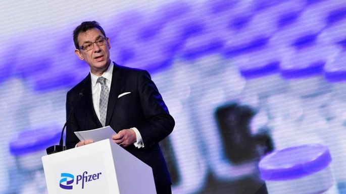 Pfizer anunció que en marzo tendrá una vacuna adaptada a ómicron