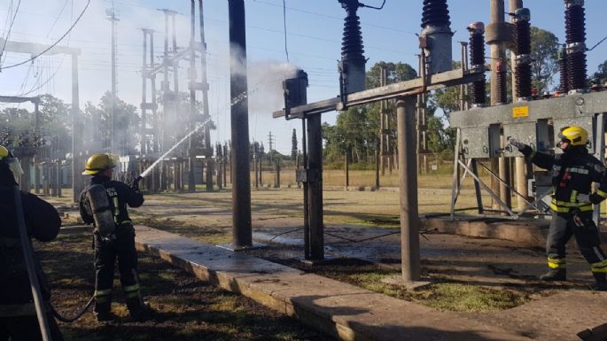 Principio de incendio en la central eléctrica del barrio Las Playas