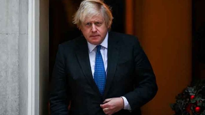 Johnson, acorralado por supuesta fiesta en pleno confinamiento por COVID