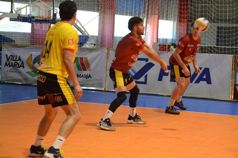 Sarmiento de Chaco venció a Normal 3 y se prende en la pelea para clasificar (foto Prensa FEVA)