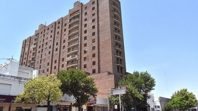 “Hay solo dos ascensores para 104 departamentos y, encima, no andan”