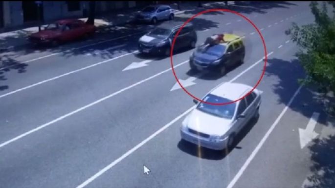 Quiso evitar el robo de su taxi subido al capot y murió al salir despedido